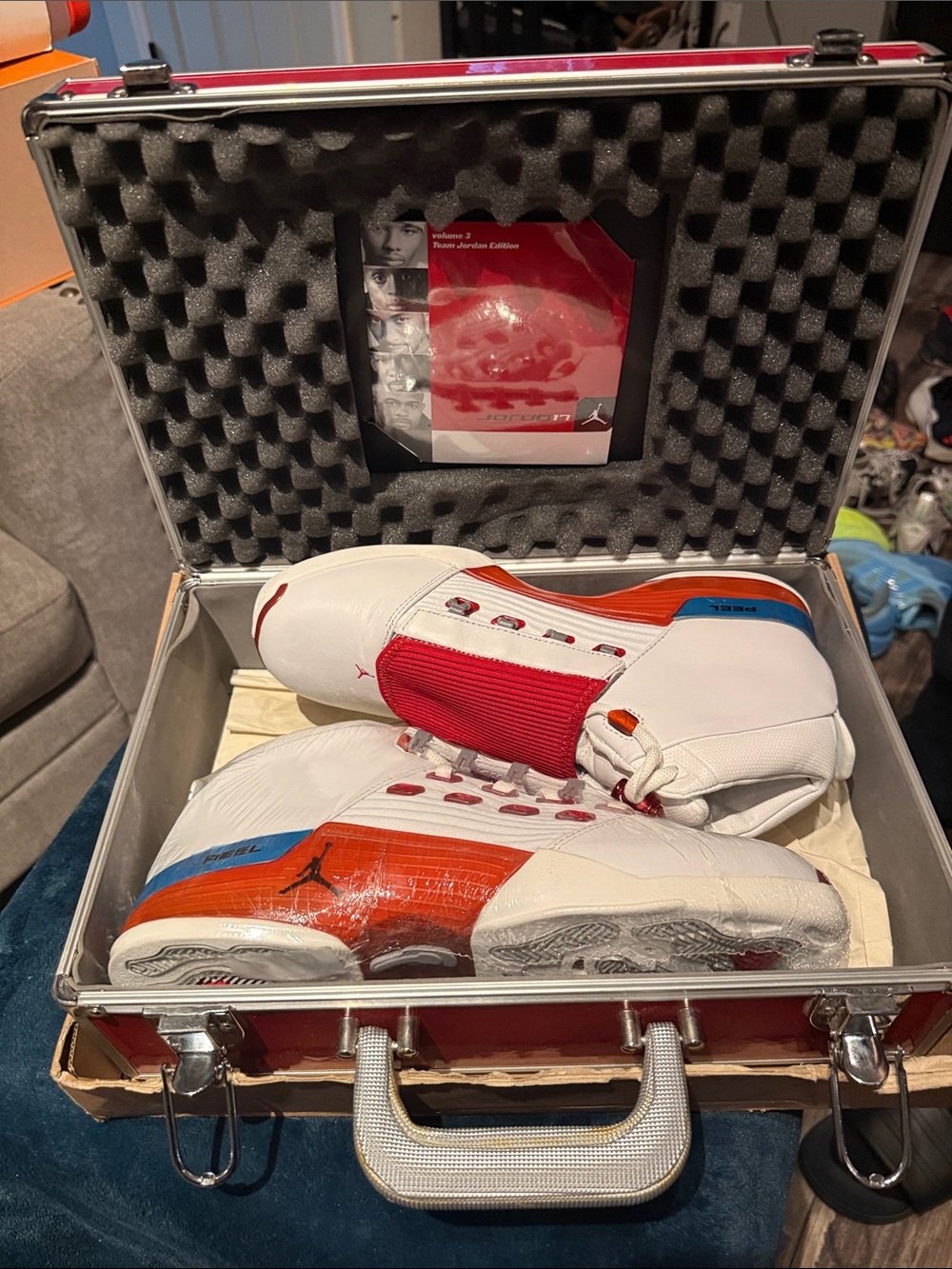 2002 Air Jordan 17 OG "Varsity Red" sneakers - Picture 5 of 6
